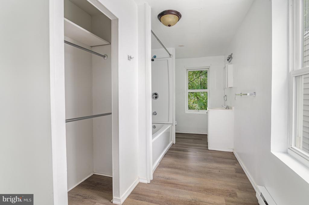 1933 LOGAN STREET 1/2