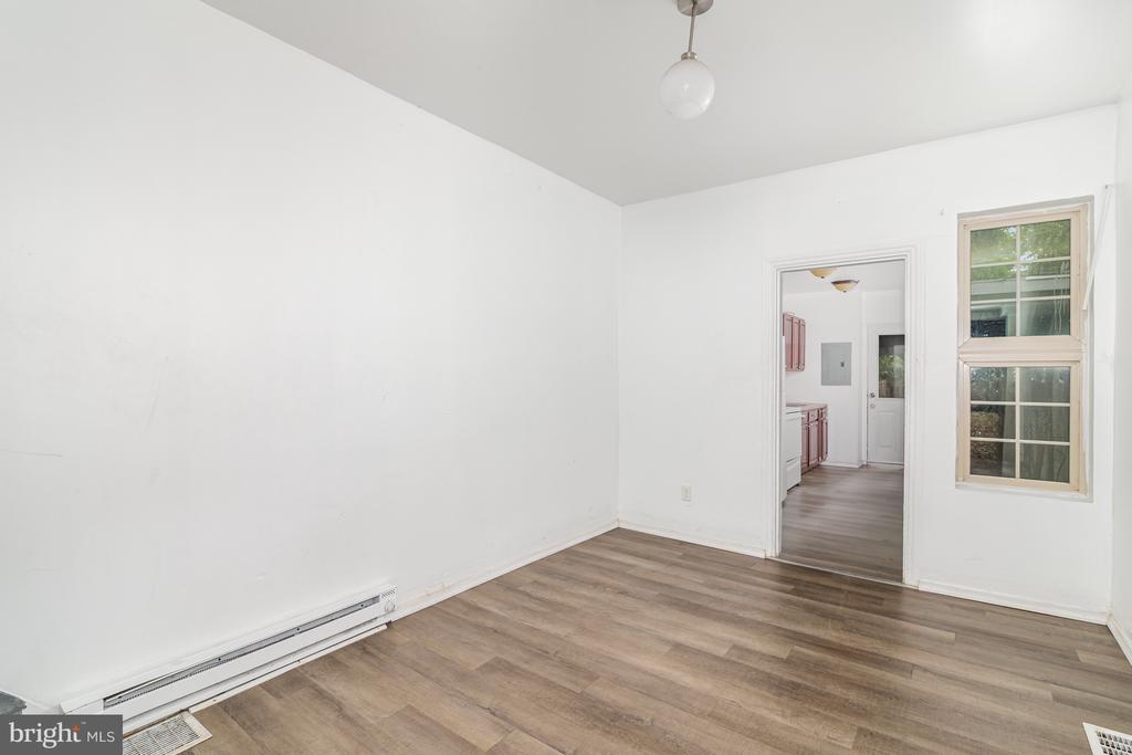 1933 LOGAN STREET 1/2