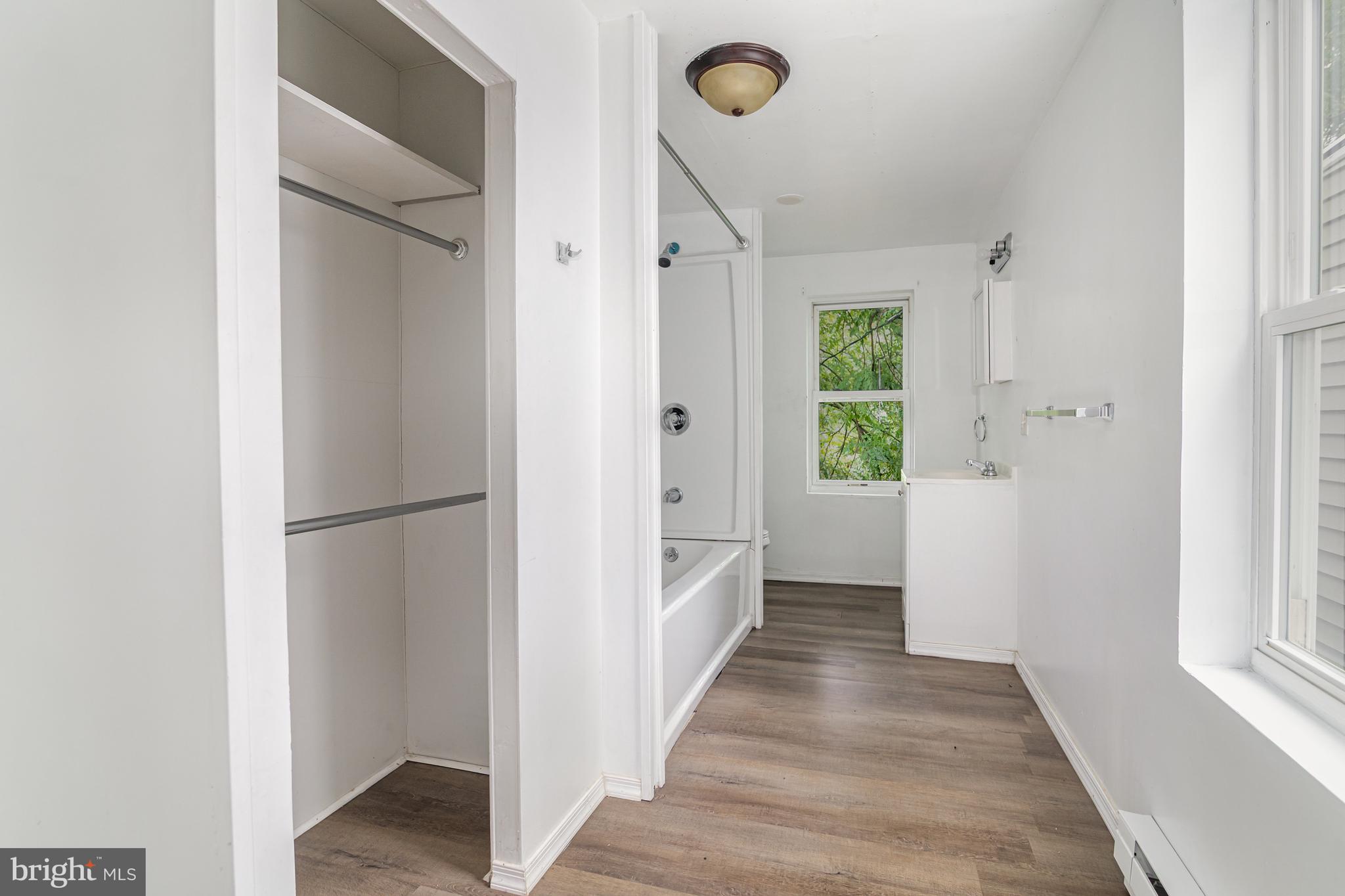 1933 LOGAN STREET 1/2
