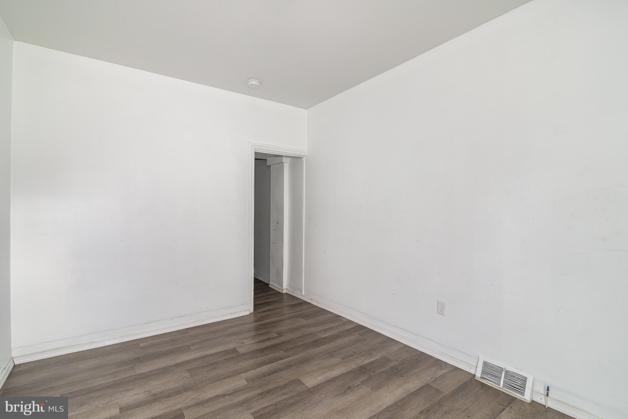 1933 LOGAN STREET 1/2