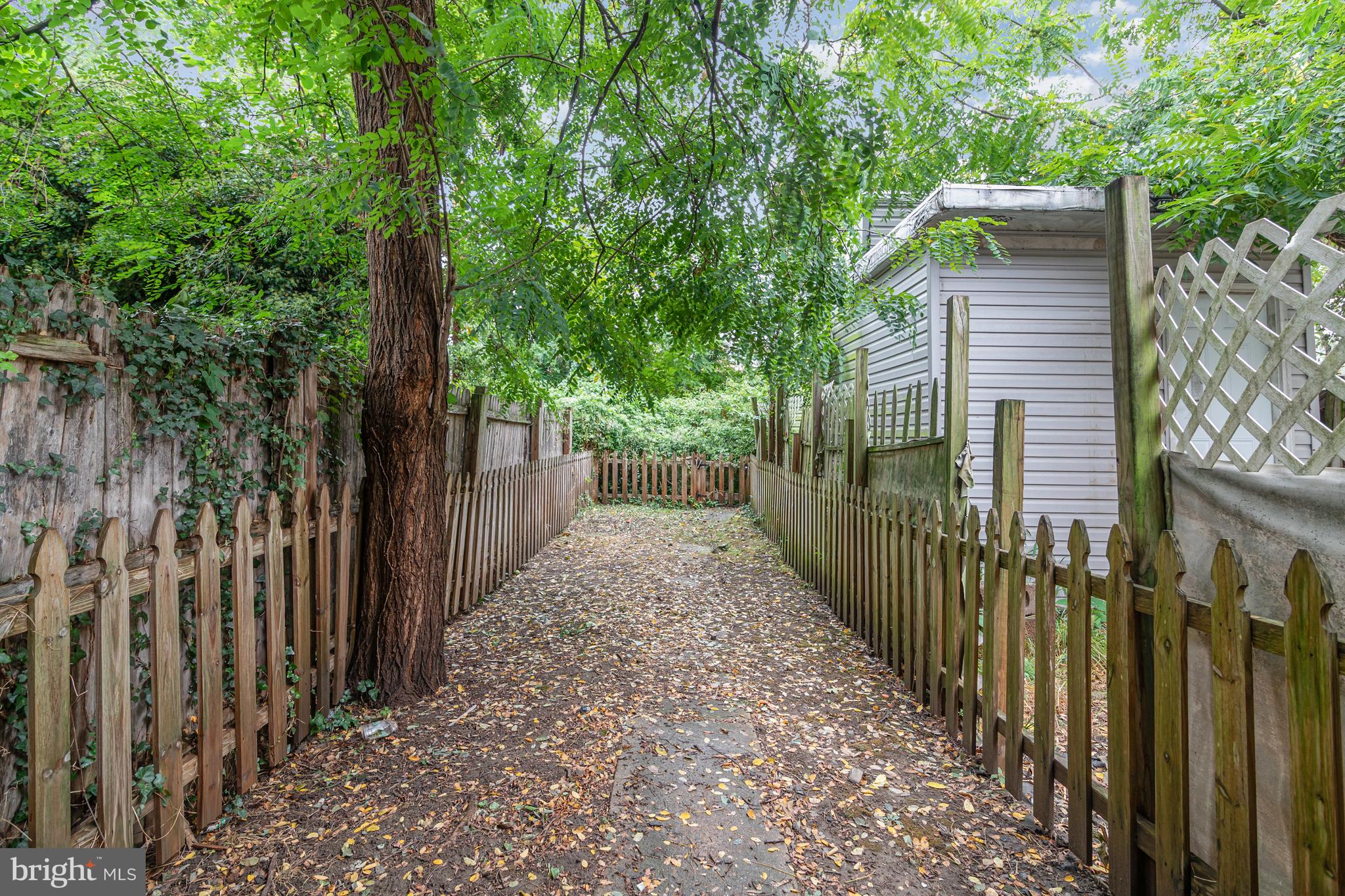 1933 LOGAN STREET 1/2