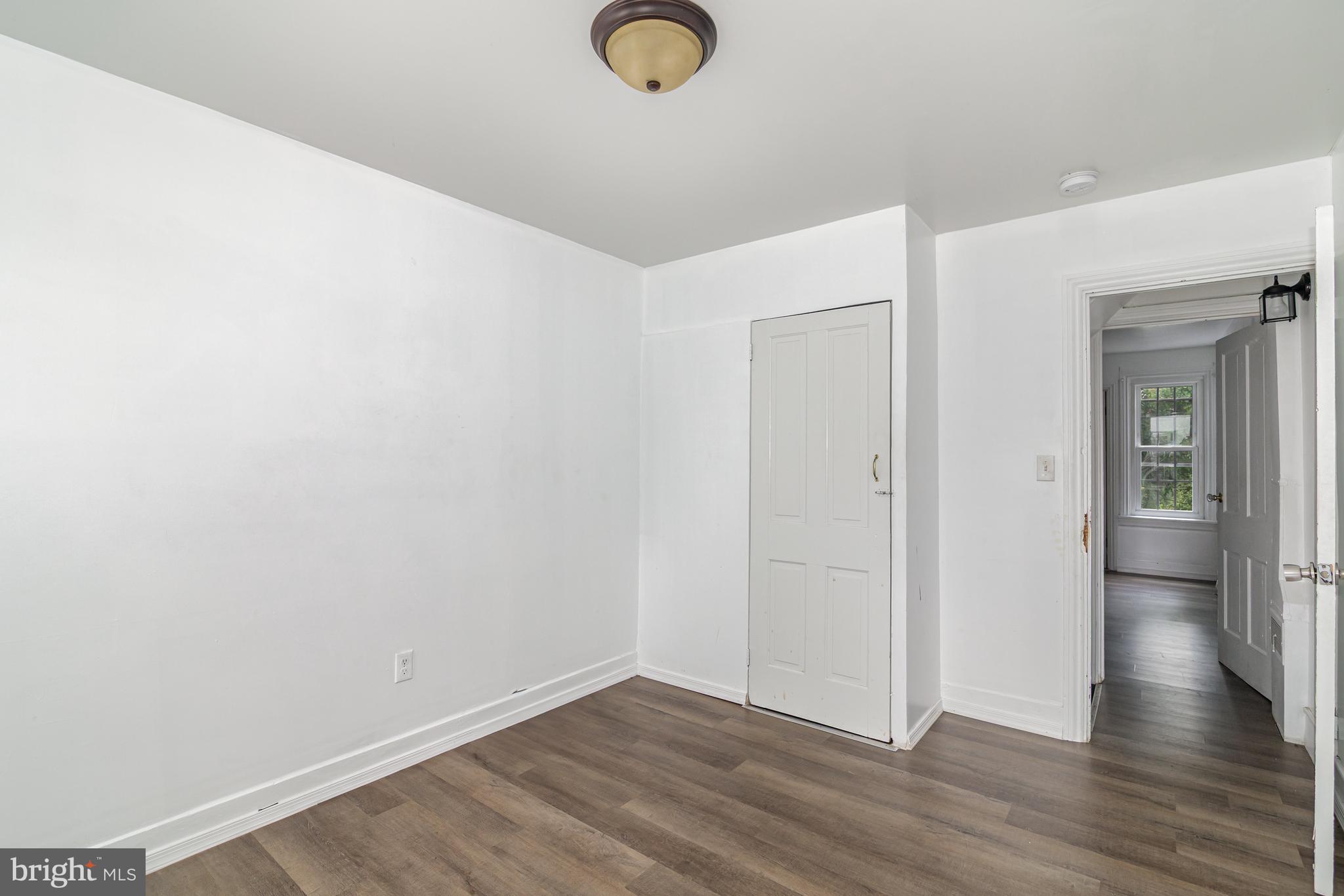 1933 LOGAN STREET 1/2