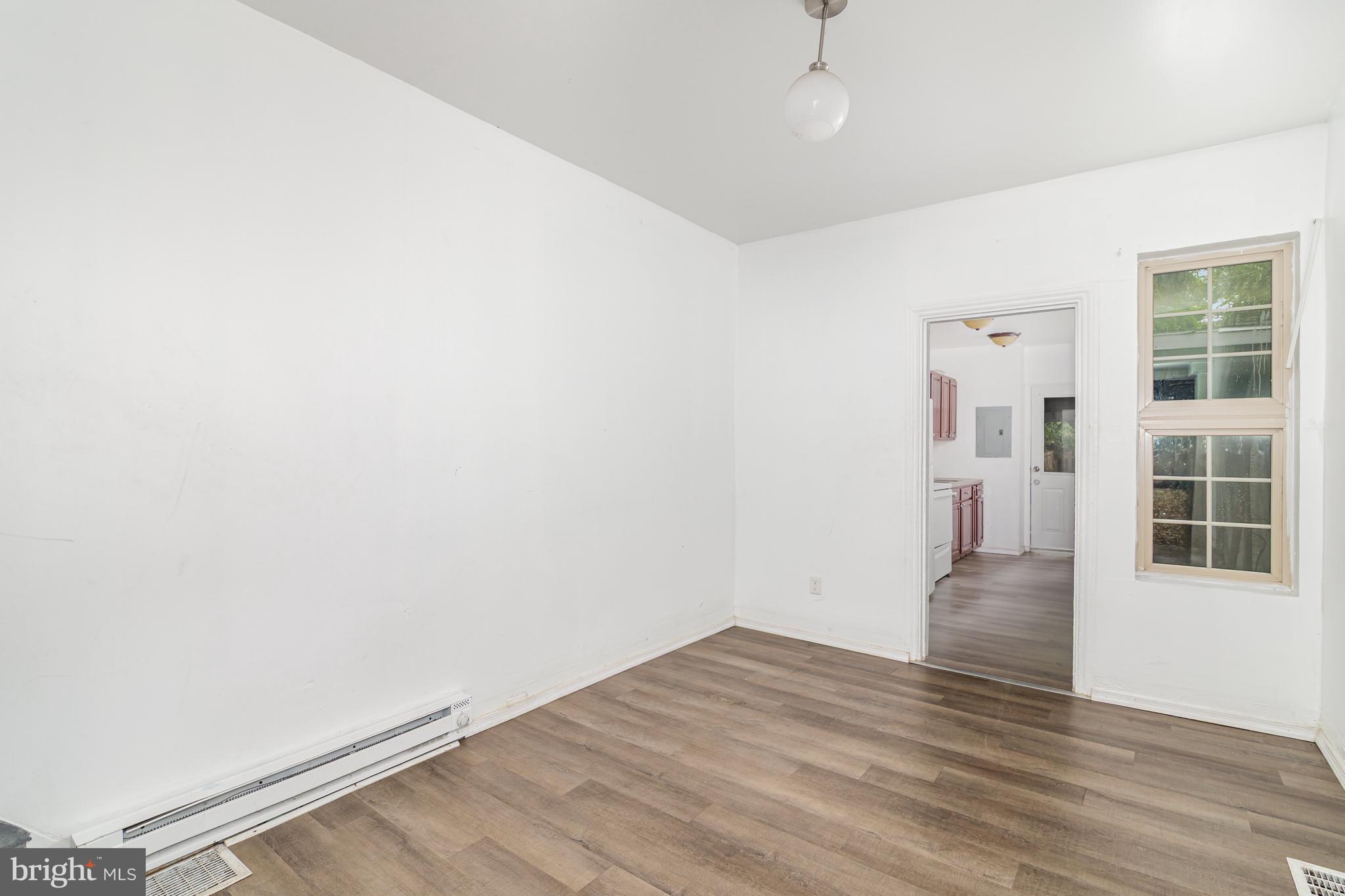 1933 LOGAN STREET 1/2
