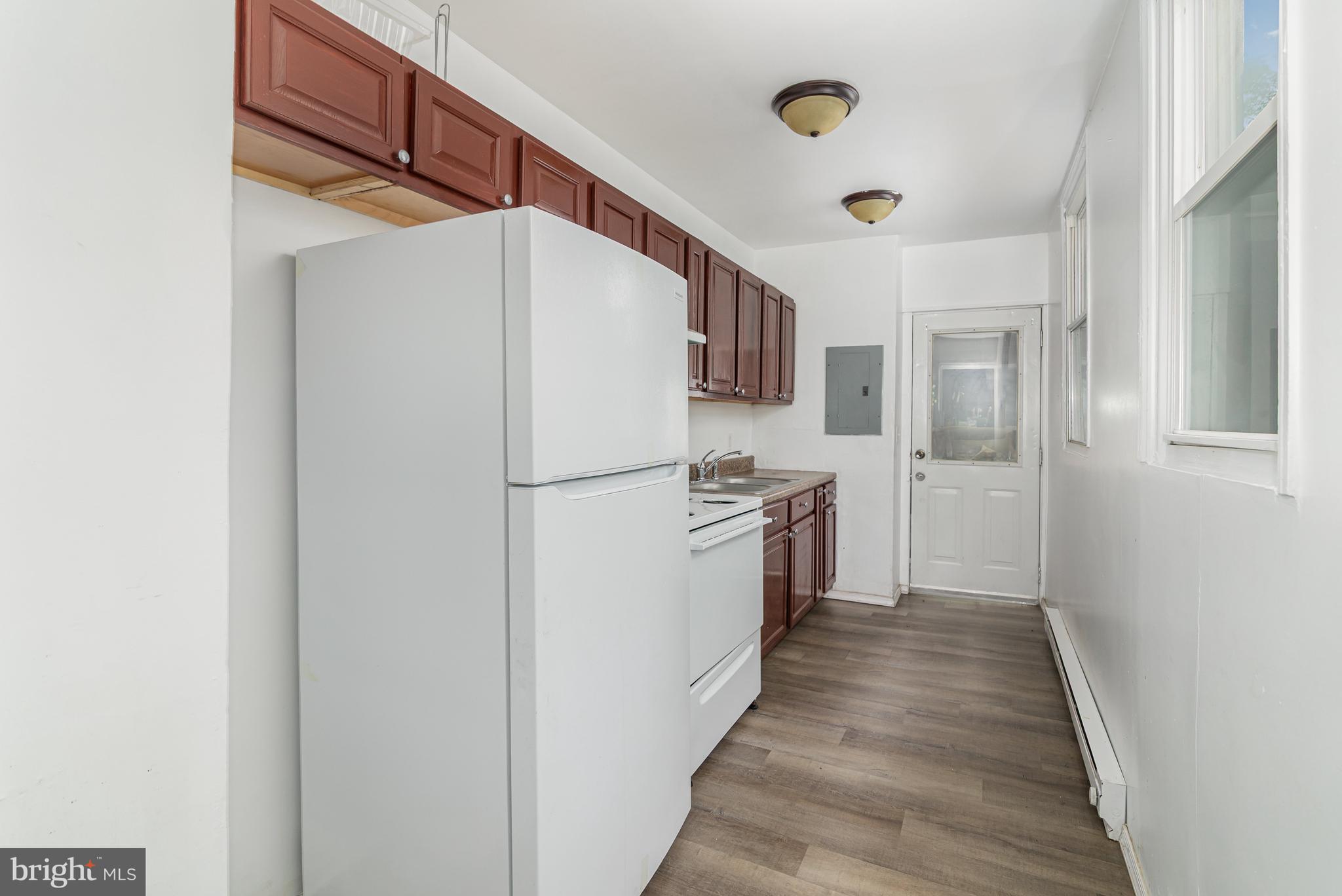 1933 LOGAN STREET 1/2
