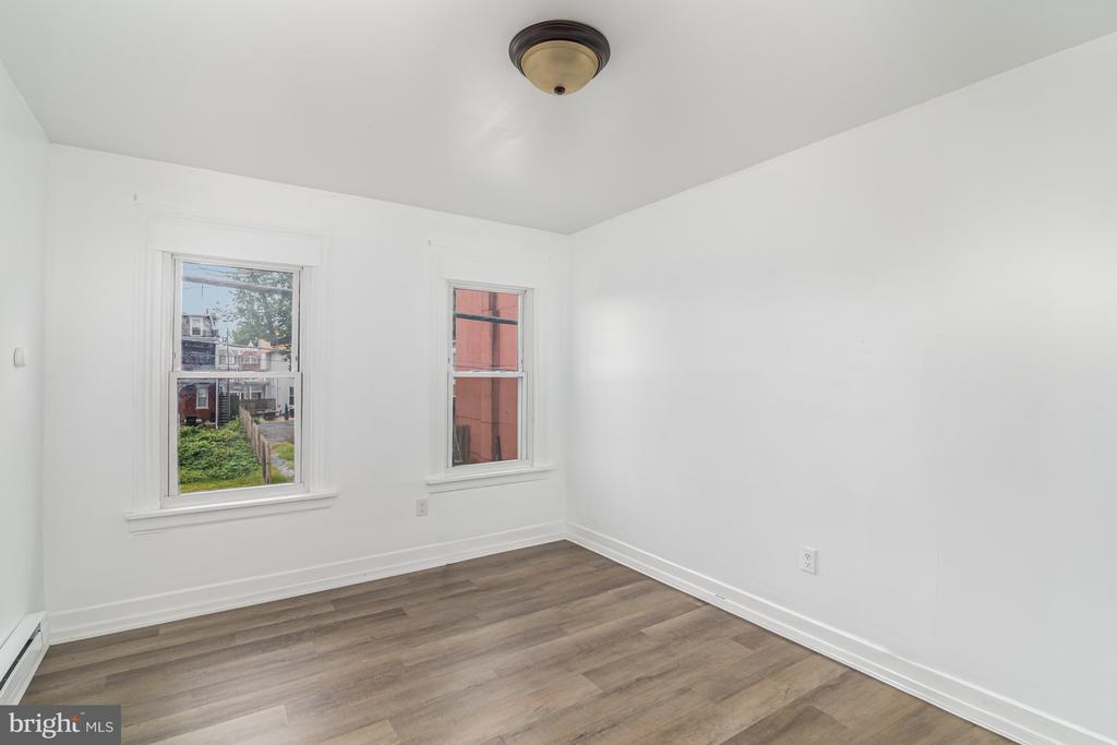 1933 LOGAN STREET 1/2