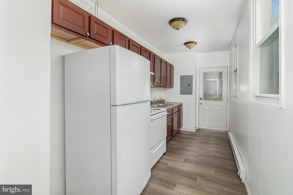 1933 LOGAN STREET 1/2