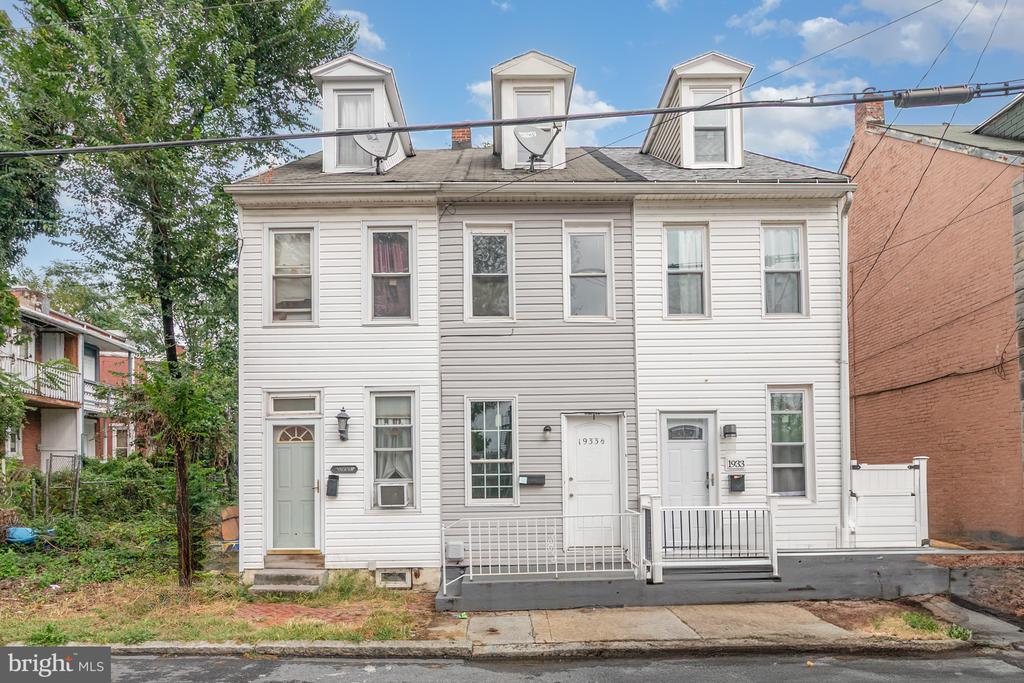 1933 LOGAN STREET 1/2