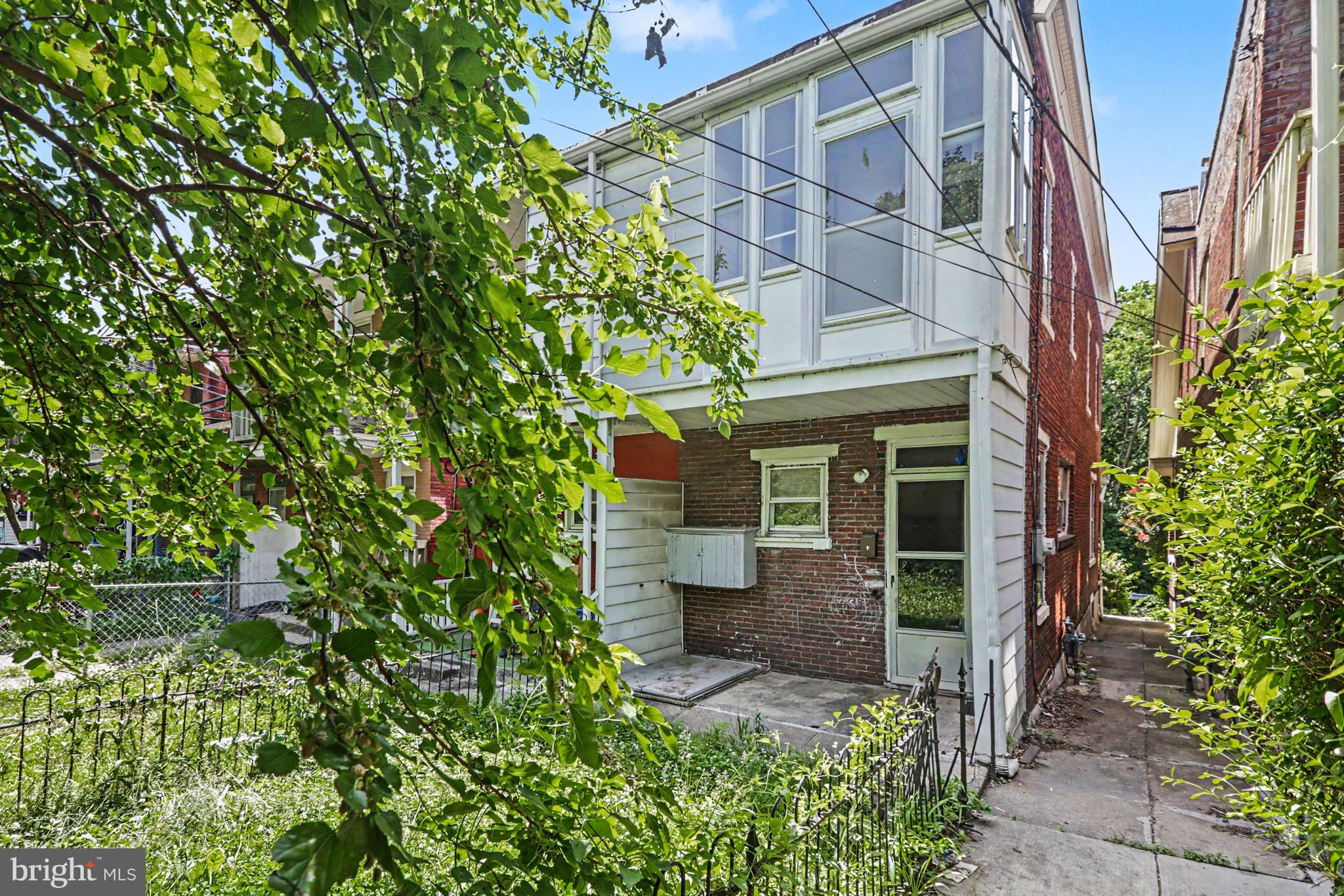 157 ROYAL TERRACE