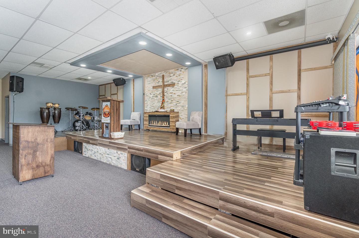 2764 Lincoln Way West