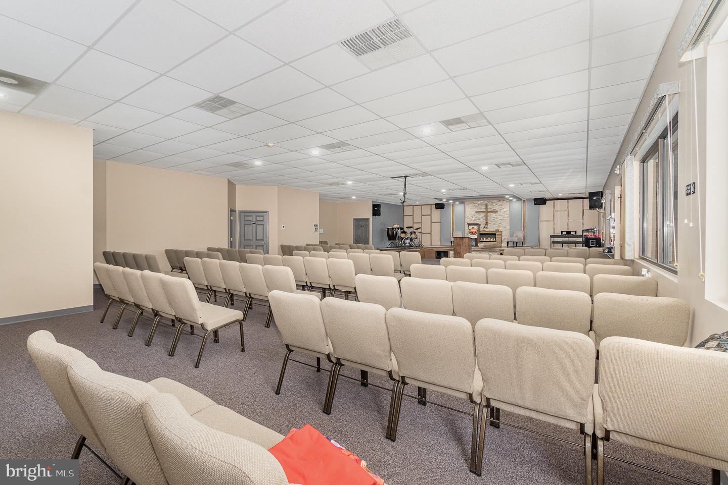 2764 Lincoln Way West