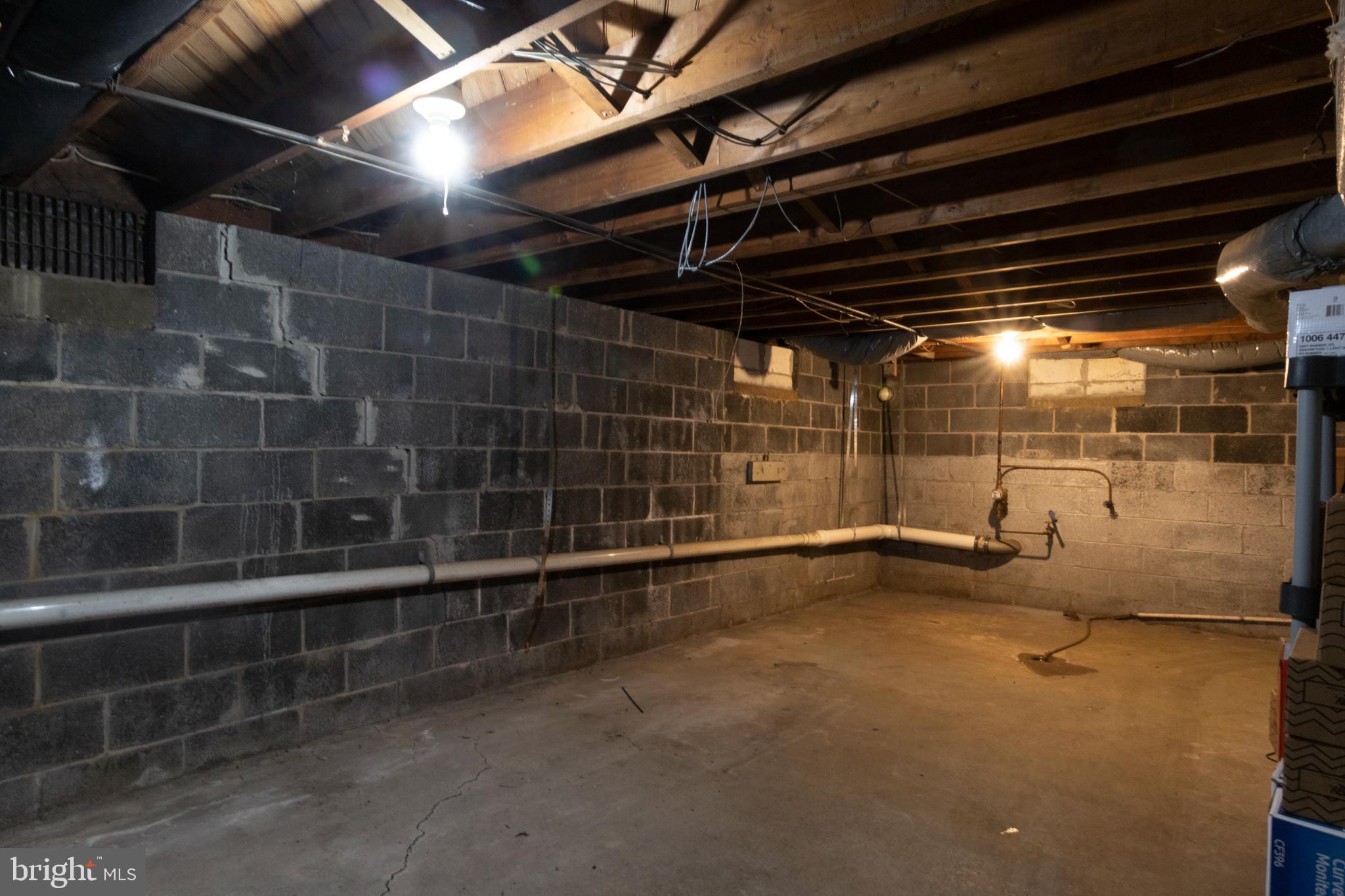 1027 Poplar STREET