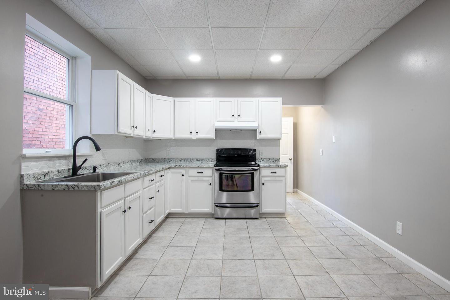 100-1/2 Lehman St