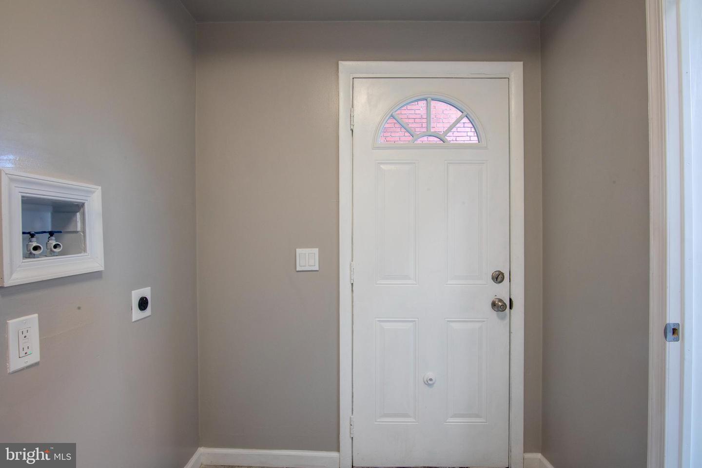 100-1/2 Lehman St