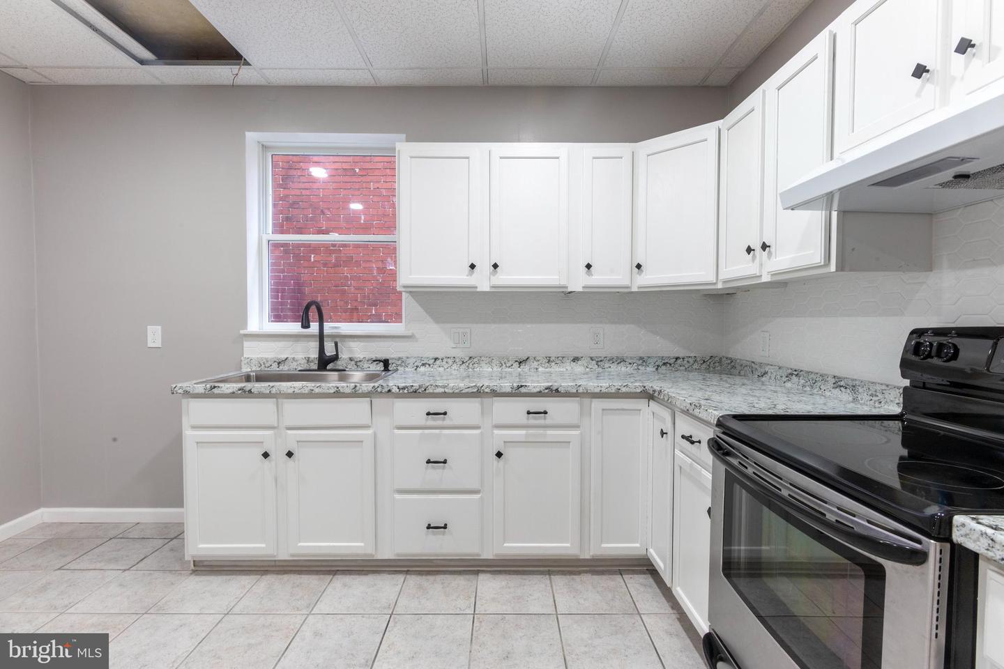 100-1/2 Lehman St
