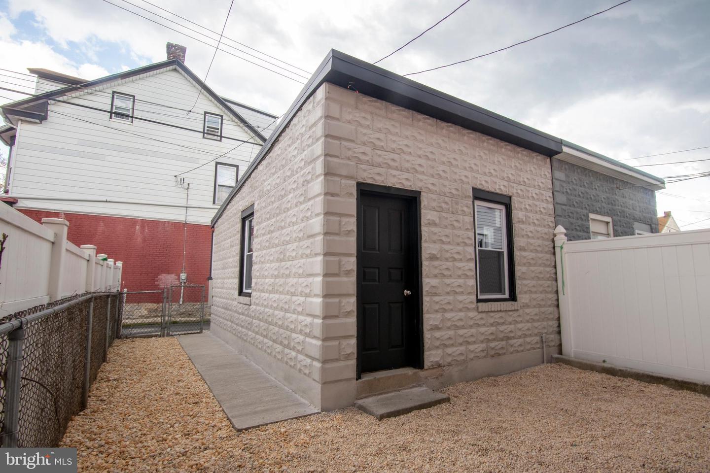 100-1/2 Lehman St