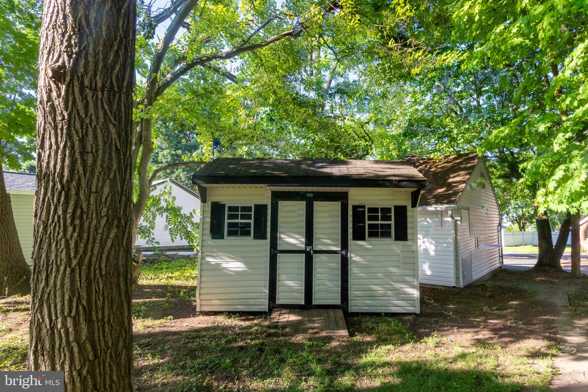 1242 Cornwall Rd