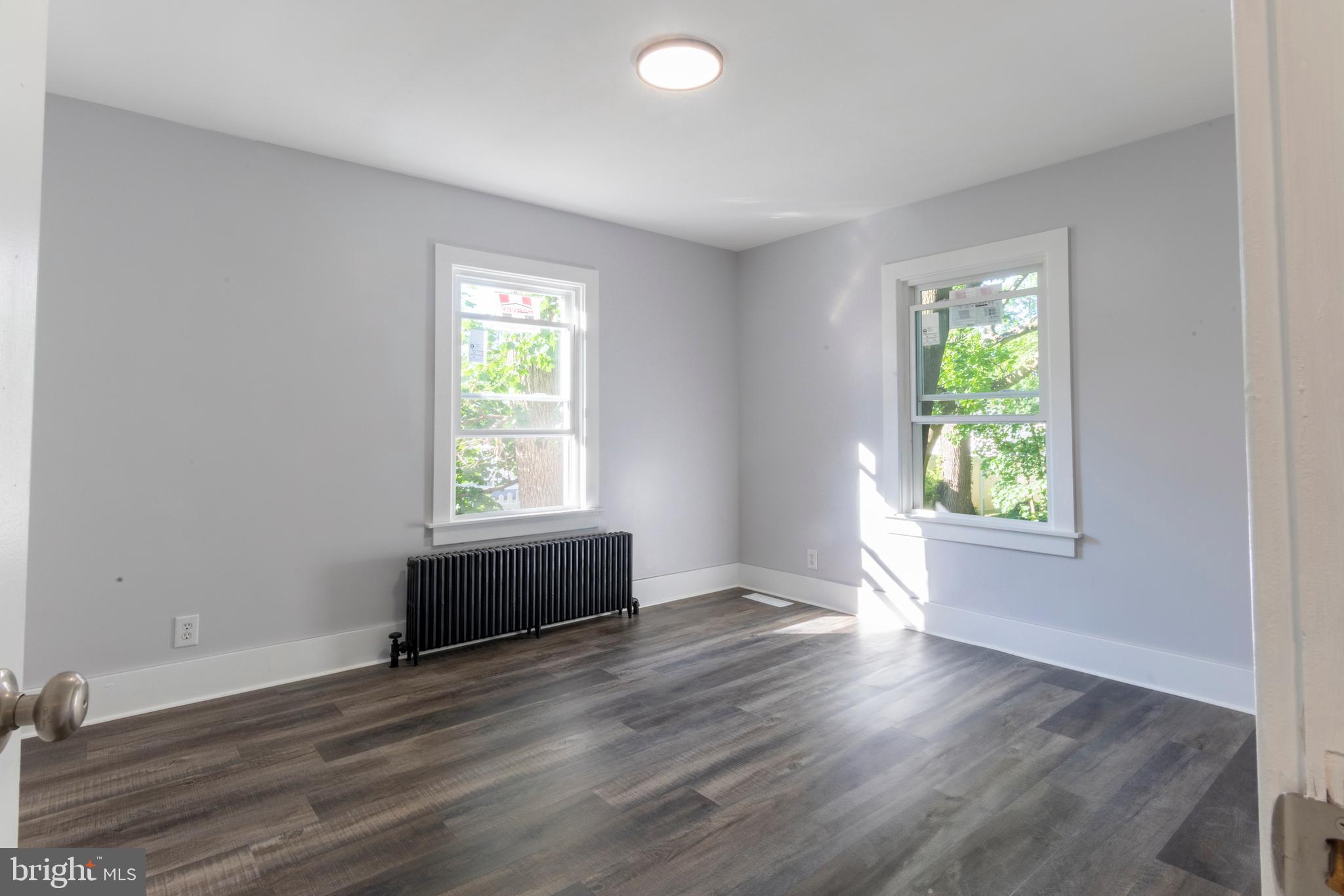 1242 Cornwall Rd