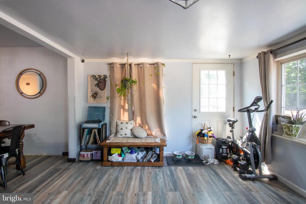 16 Pine Ave