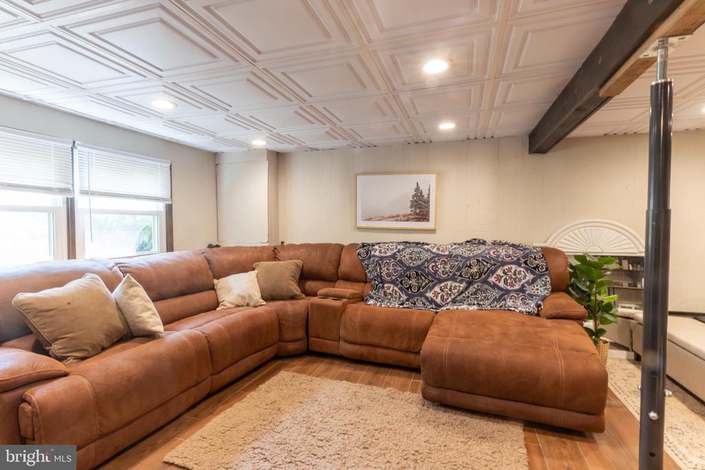16 Pine Ave