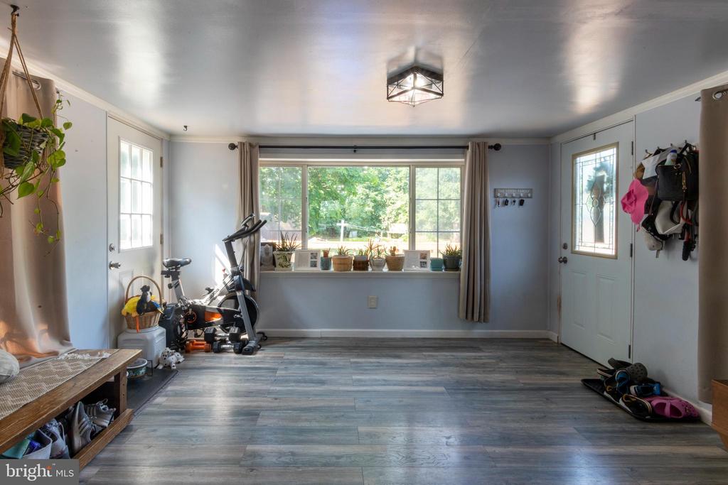 16 Pine Ave