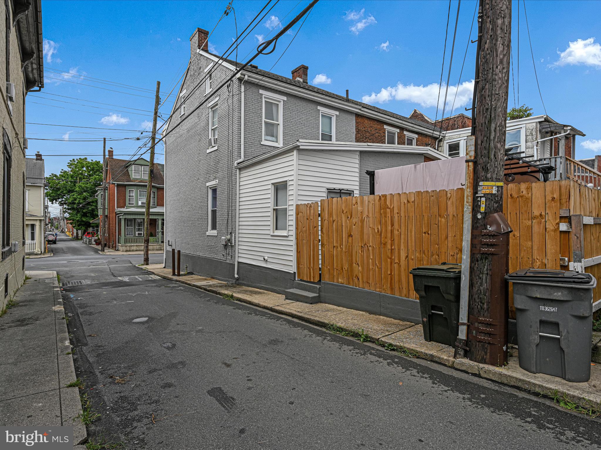 823 Lehman St