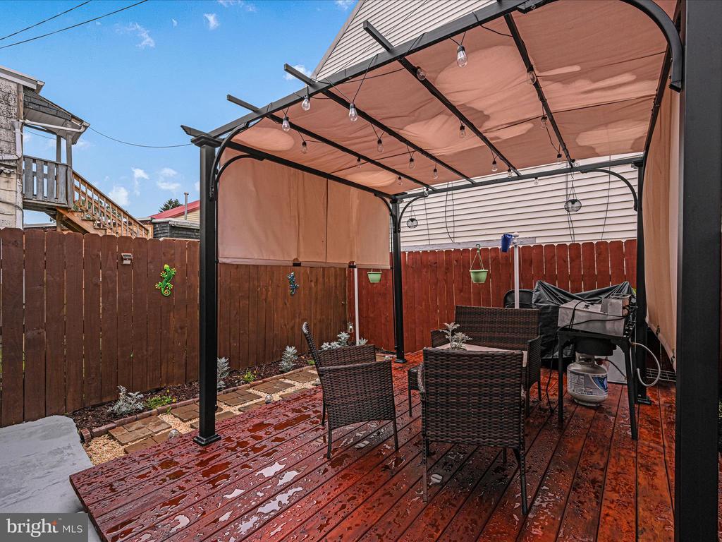 823 Lehman St