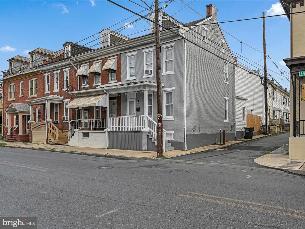 823 Lehman St