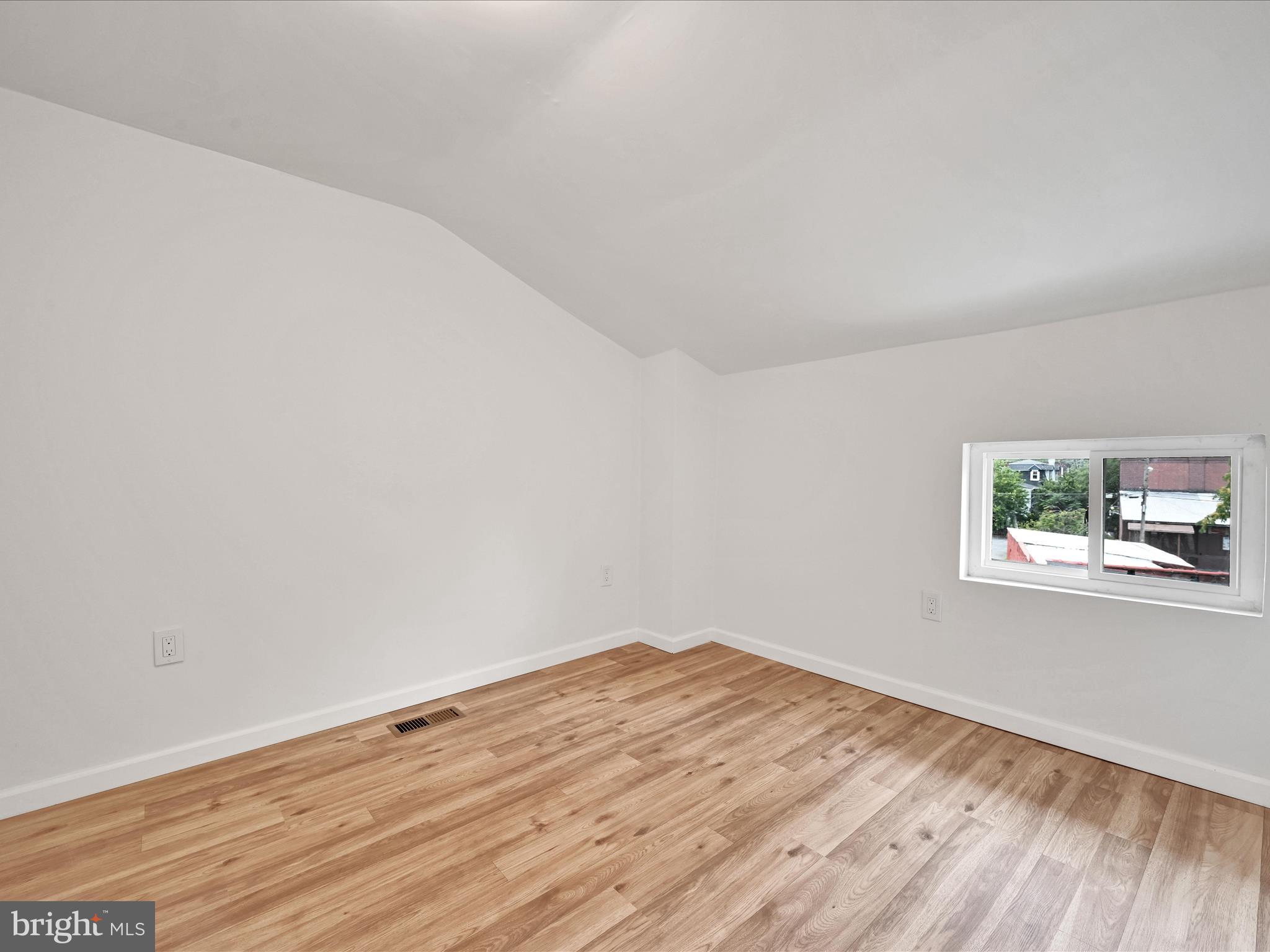 141 N 9th St