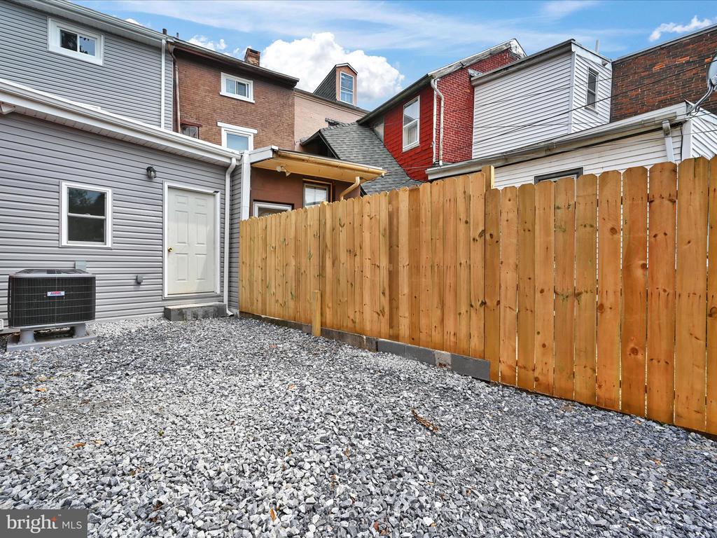 141 N 9th St