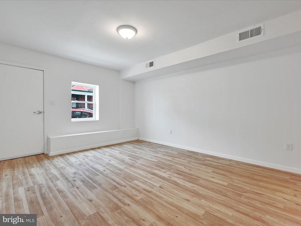 141 N 9th St