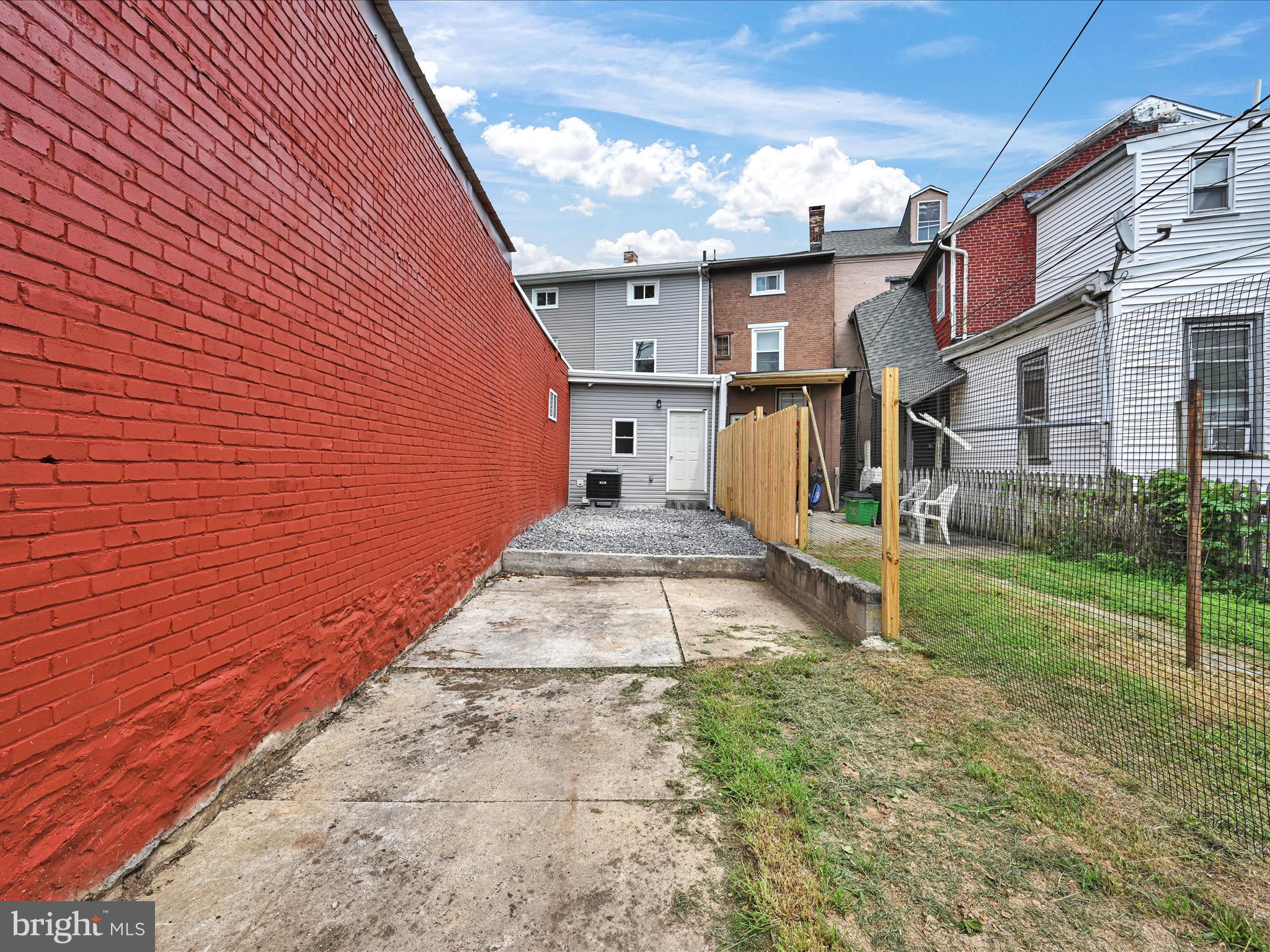 141 N 9th St