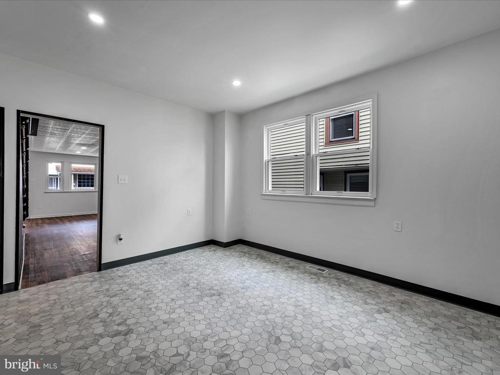 128 Canal St