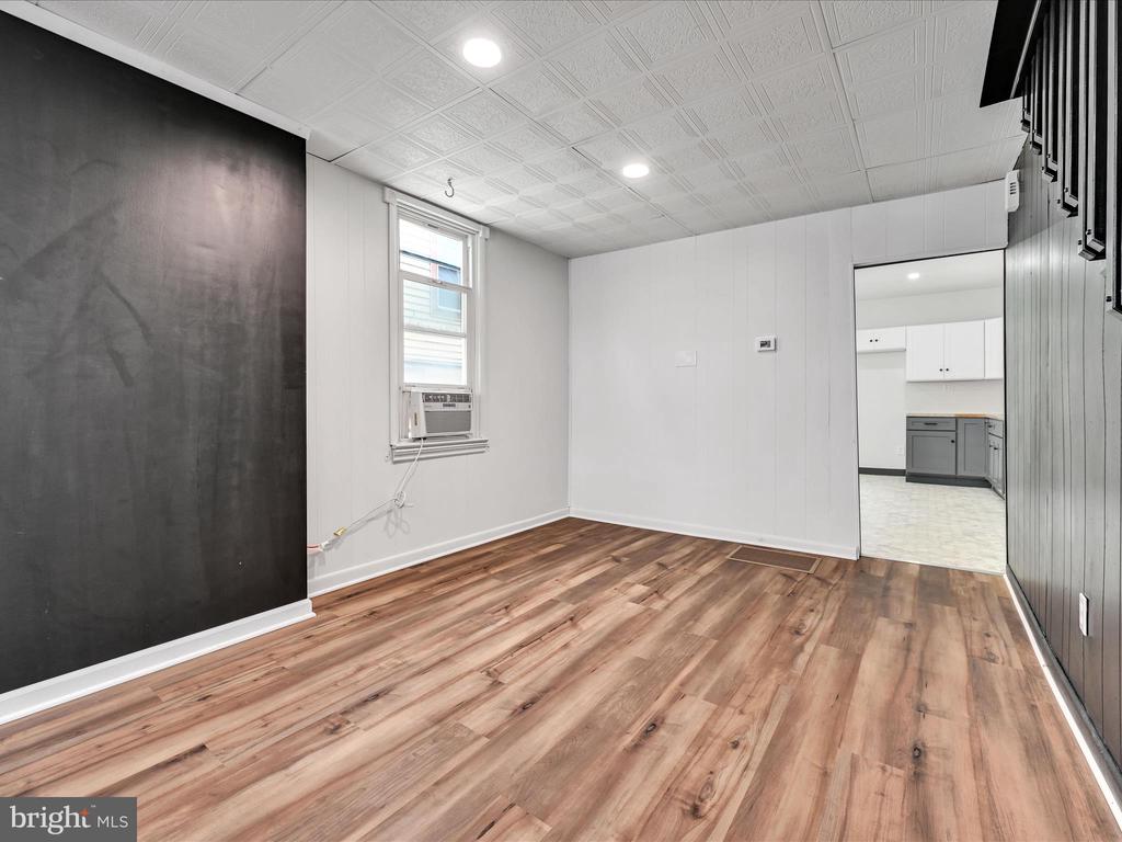 128 Canal St