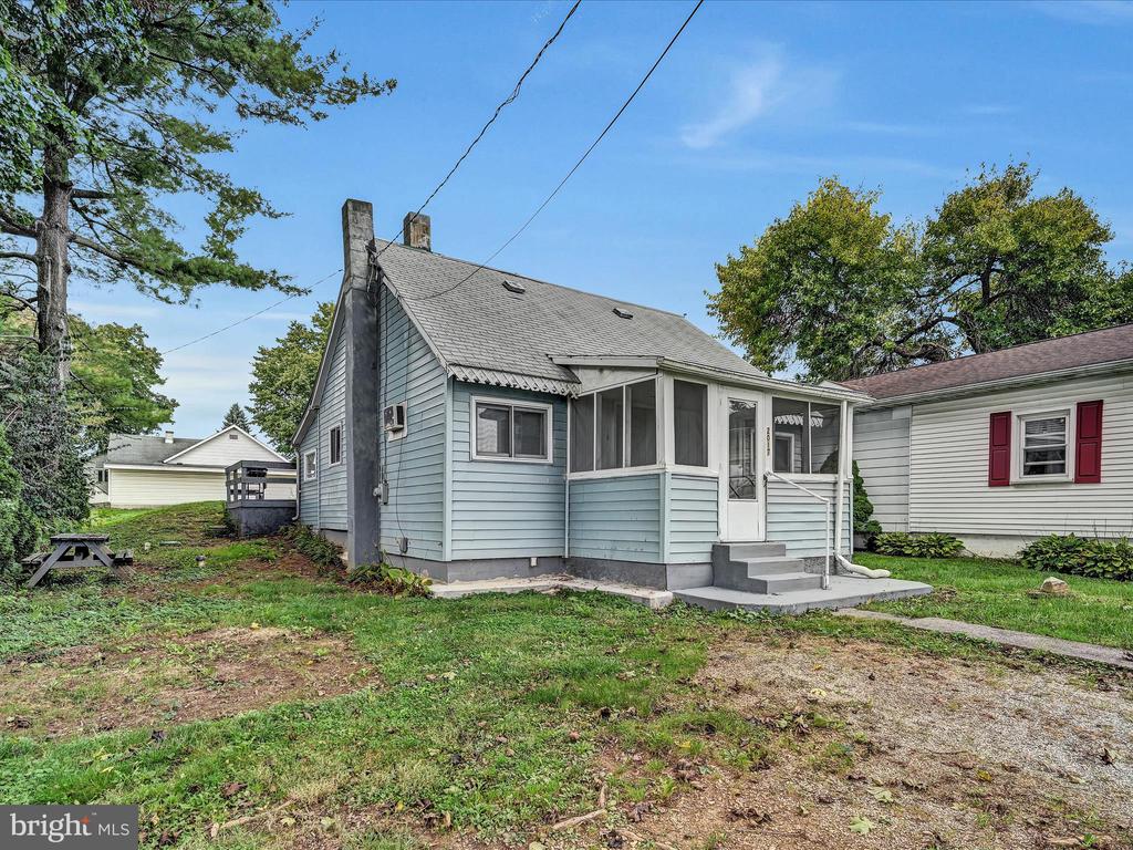 2017 Leslie Ave