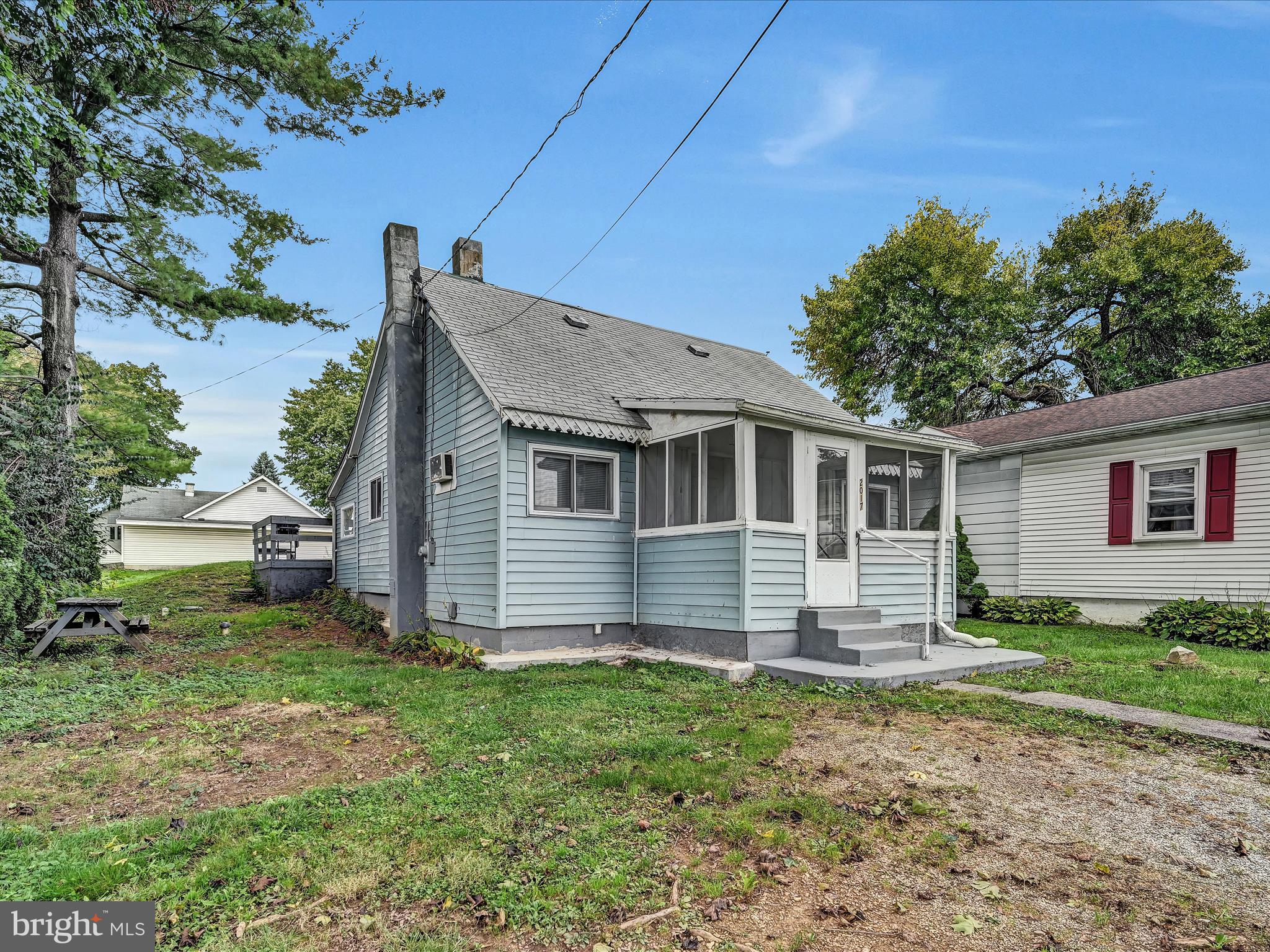 2017 Leslie Ave