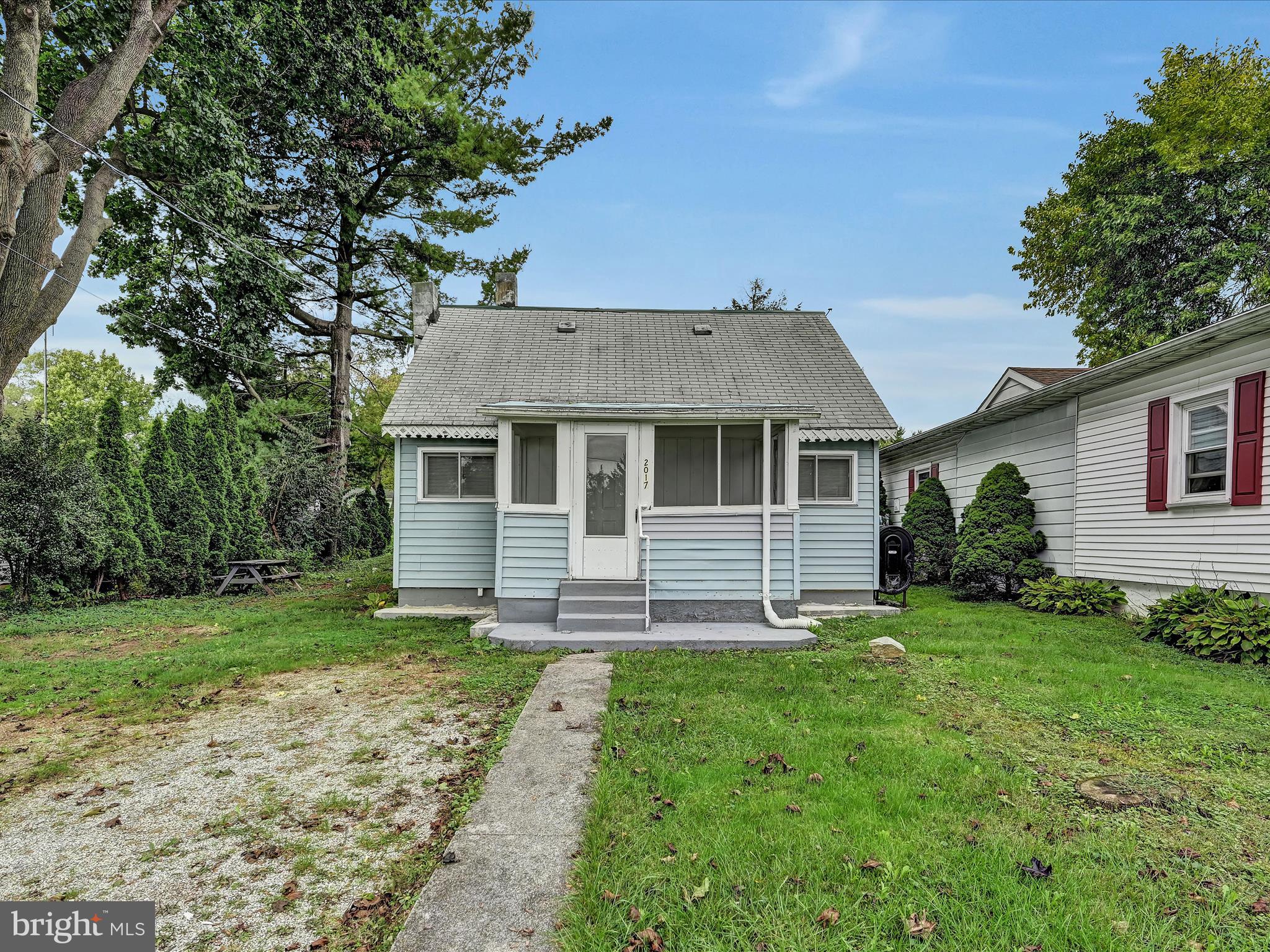 2017 Leslie Ave
