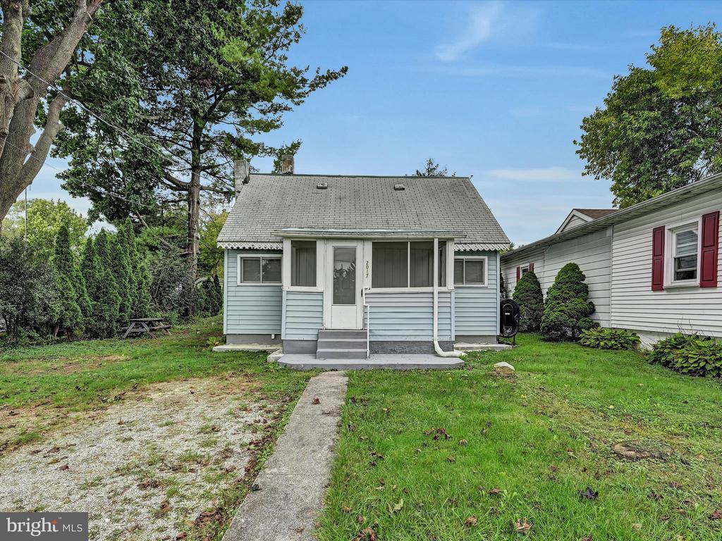 2017 Leslie Ave