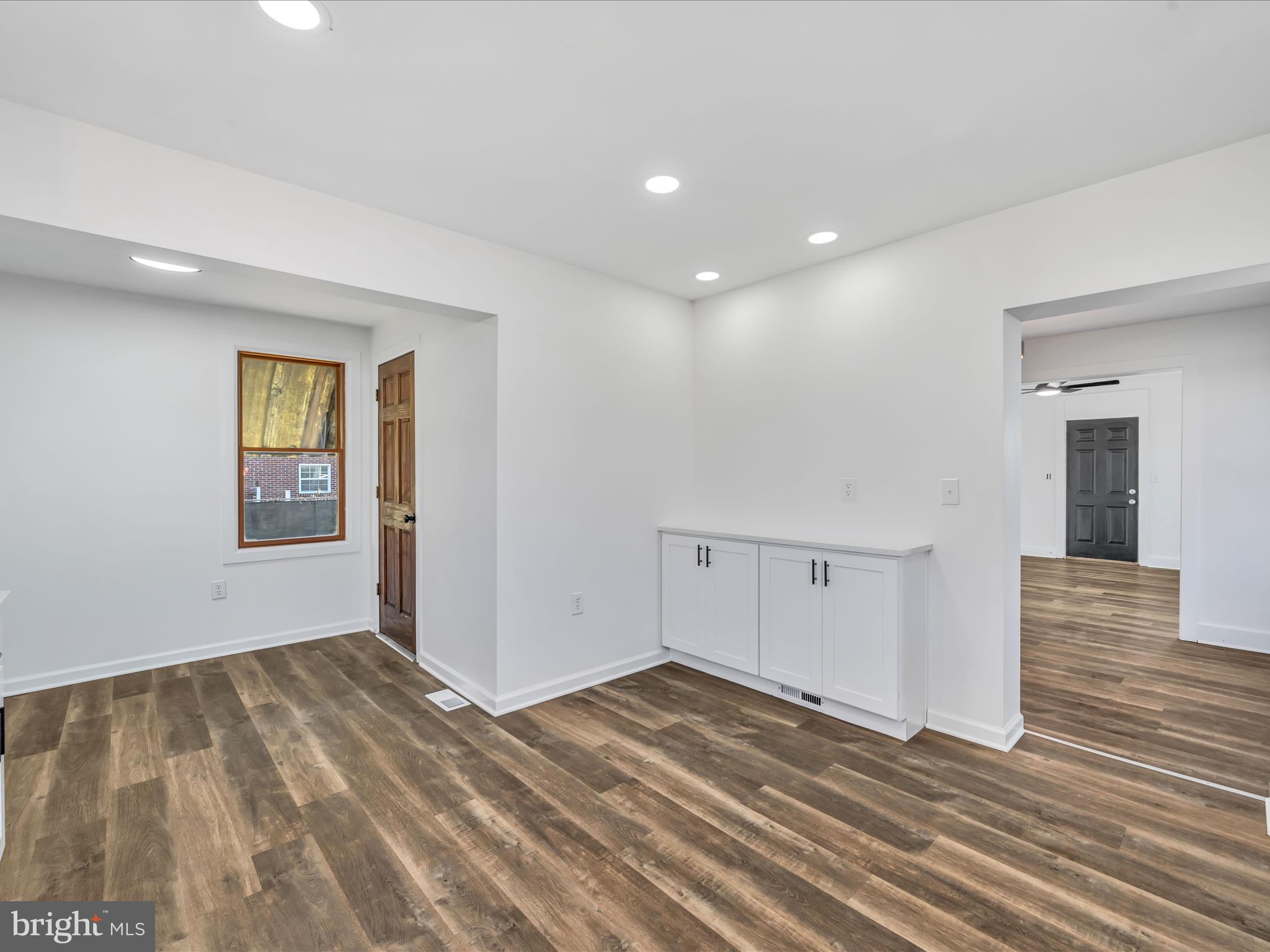 2431 Lehman St