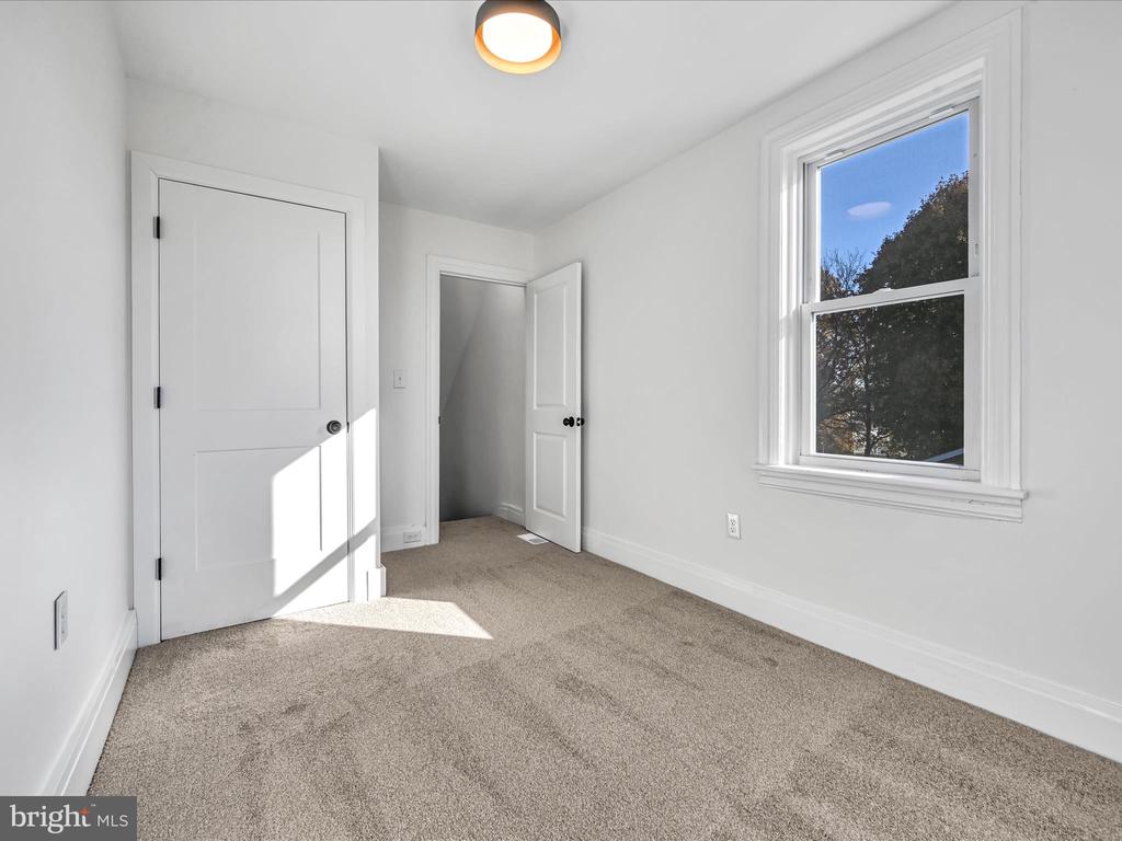 2431 Lehman St