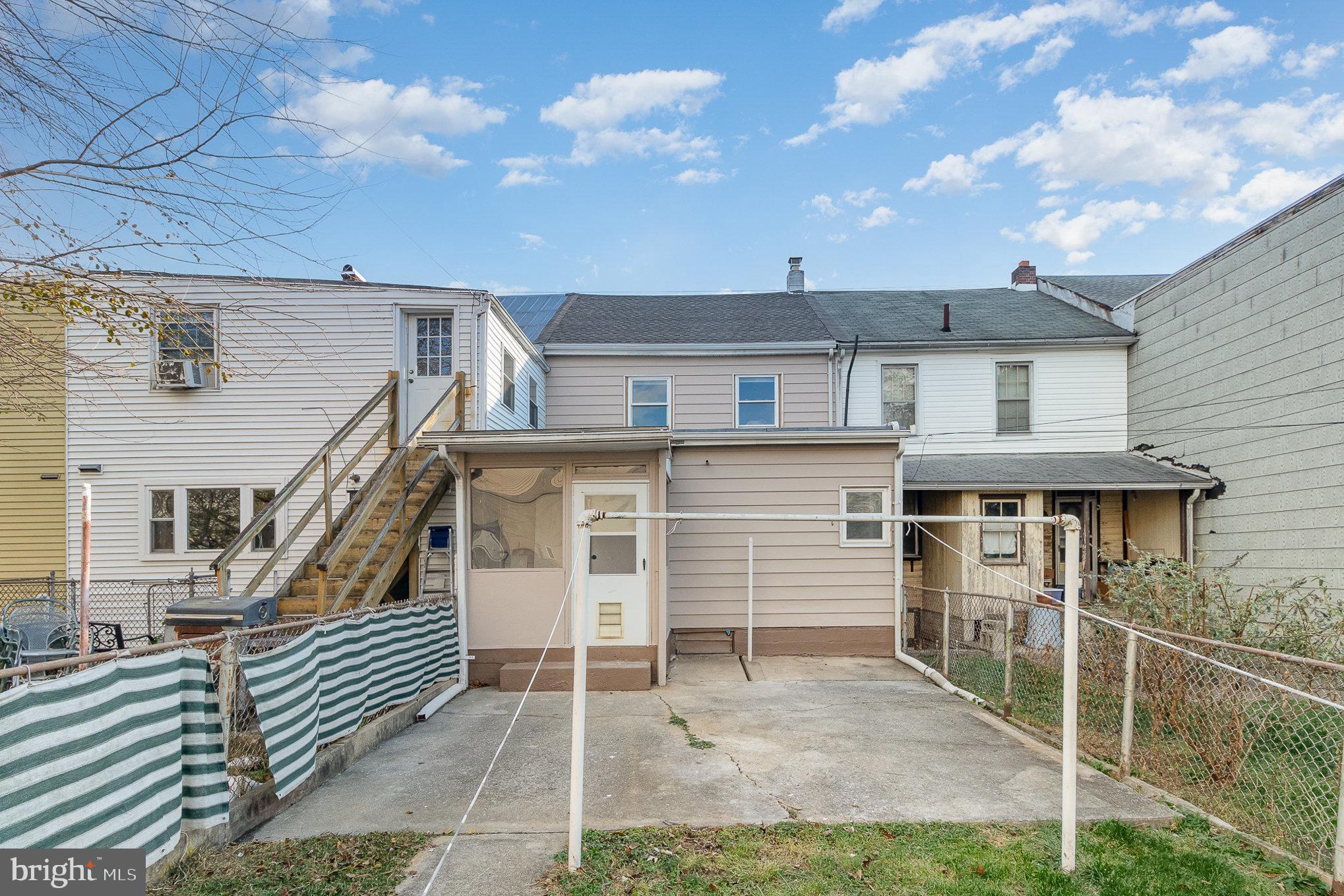 255 S 10th St