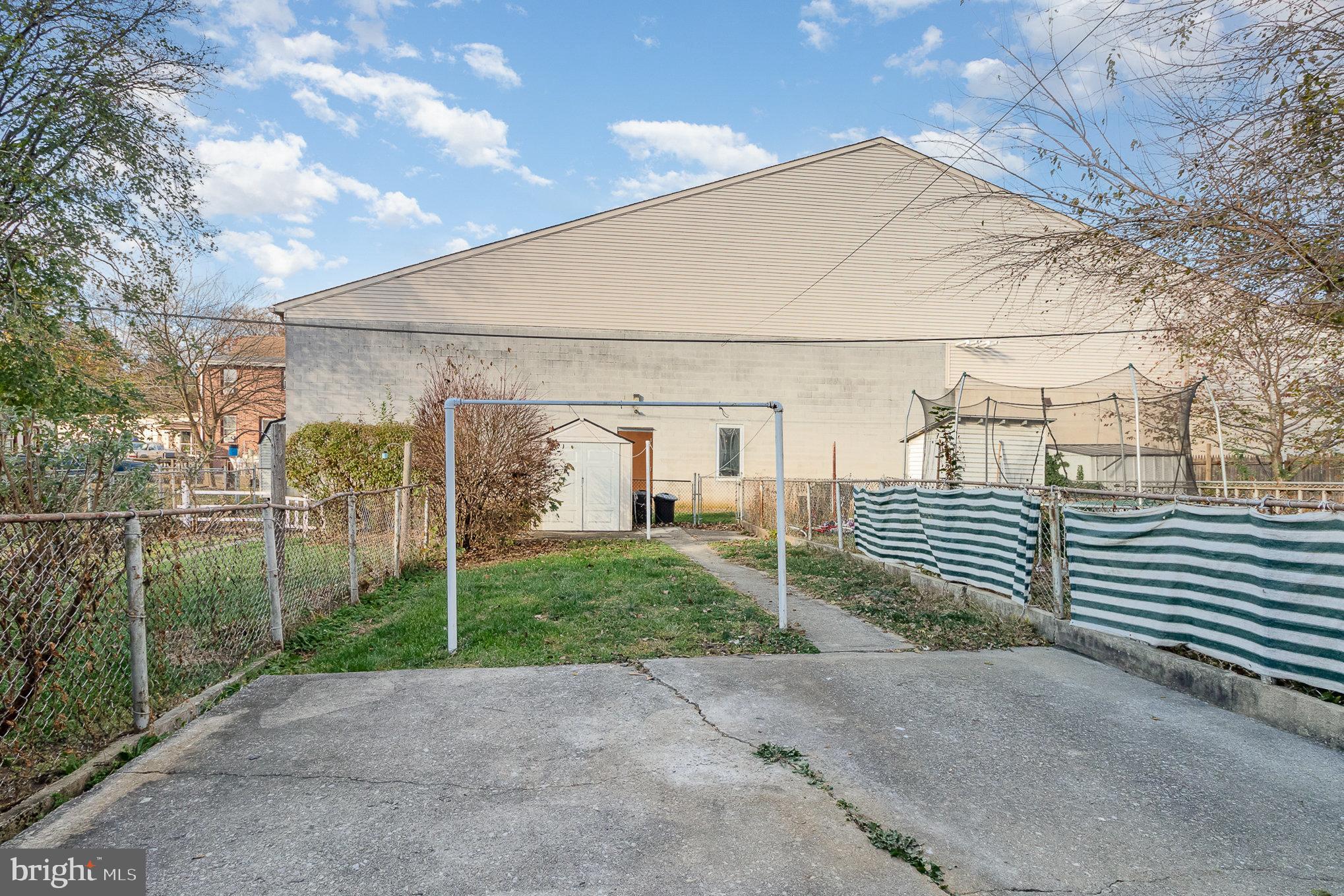 255 S 10th St