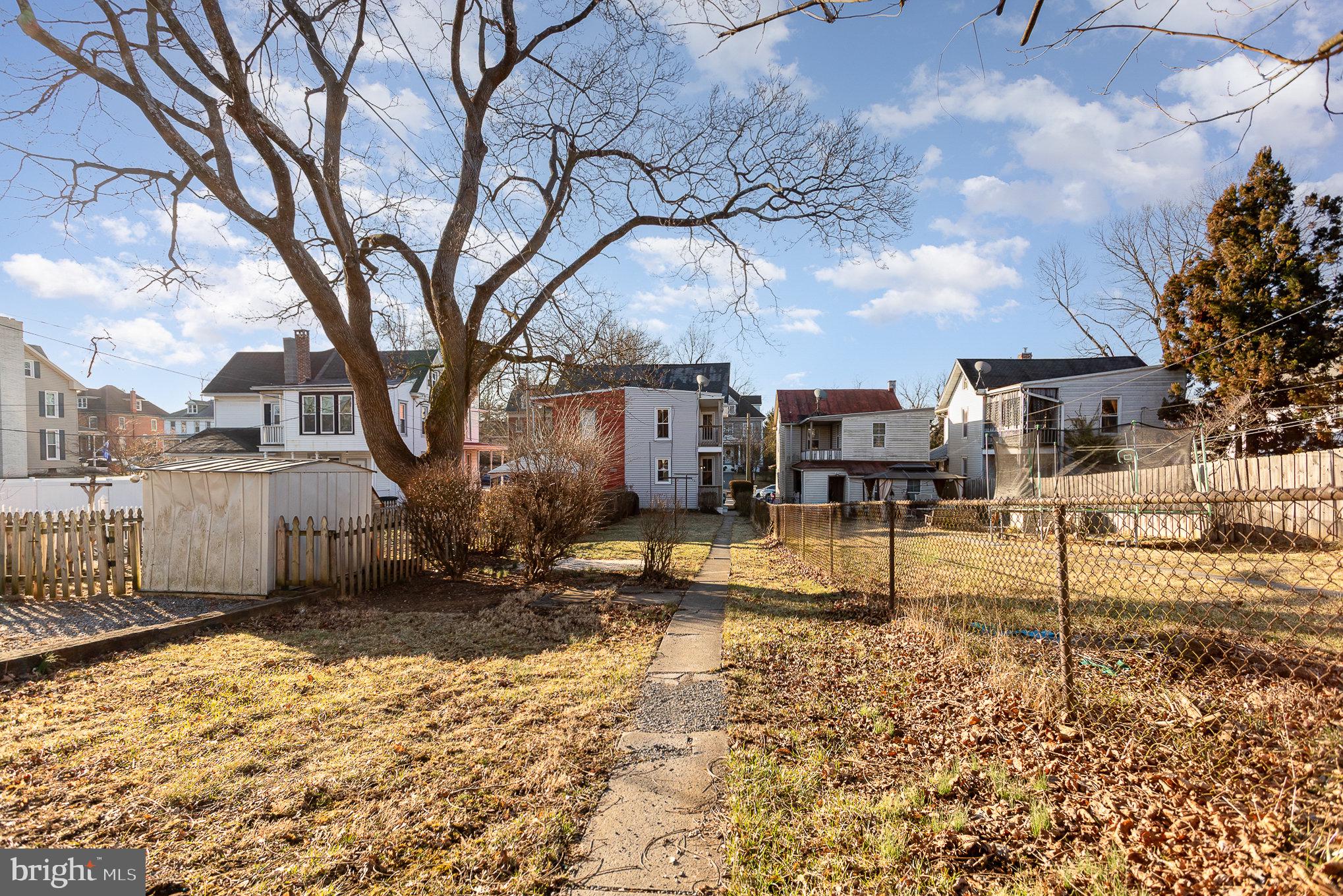 437 E Main St