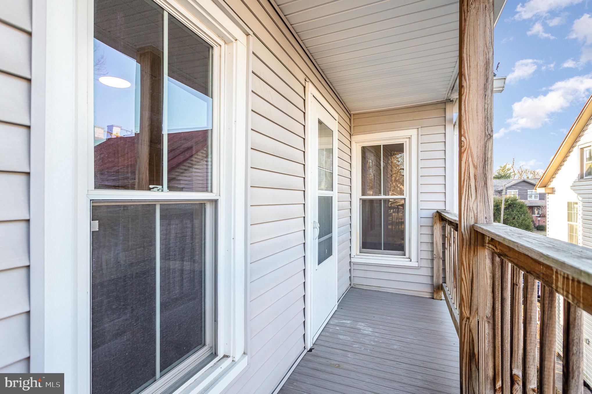 437 E Main St