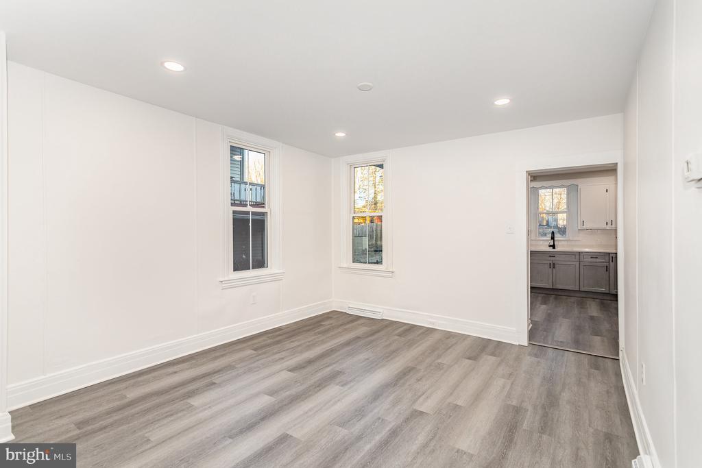 437 E Main St