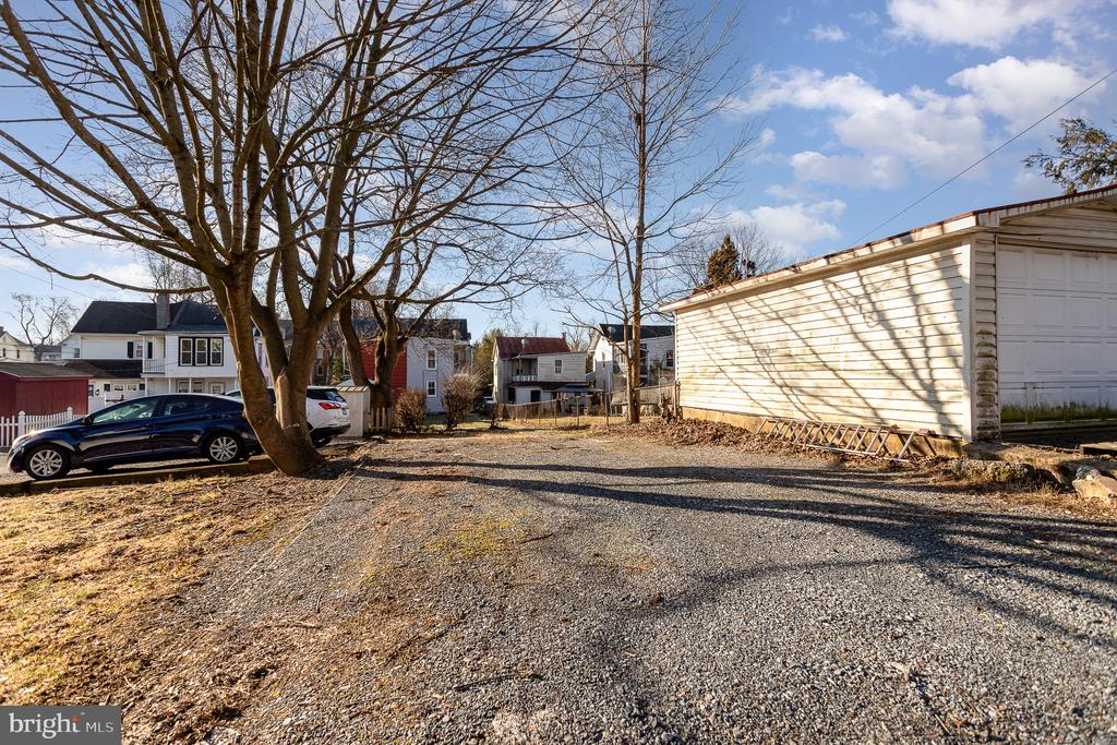 437 E Main St