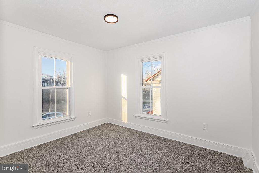 437 E Main St