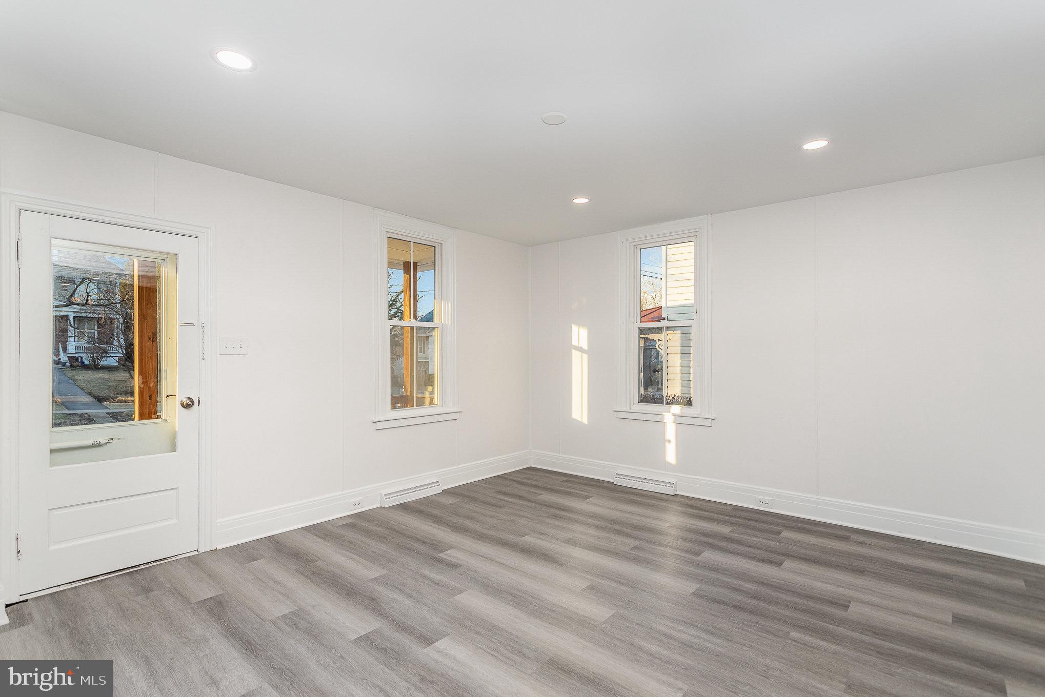 437 E Main St