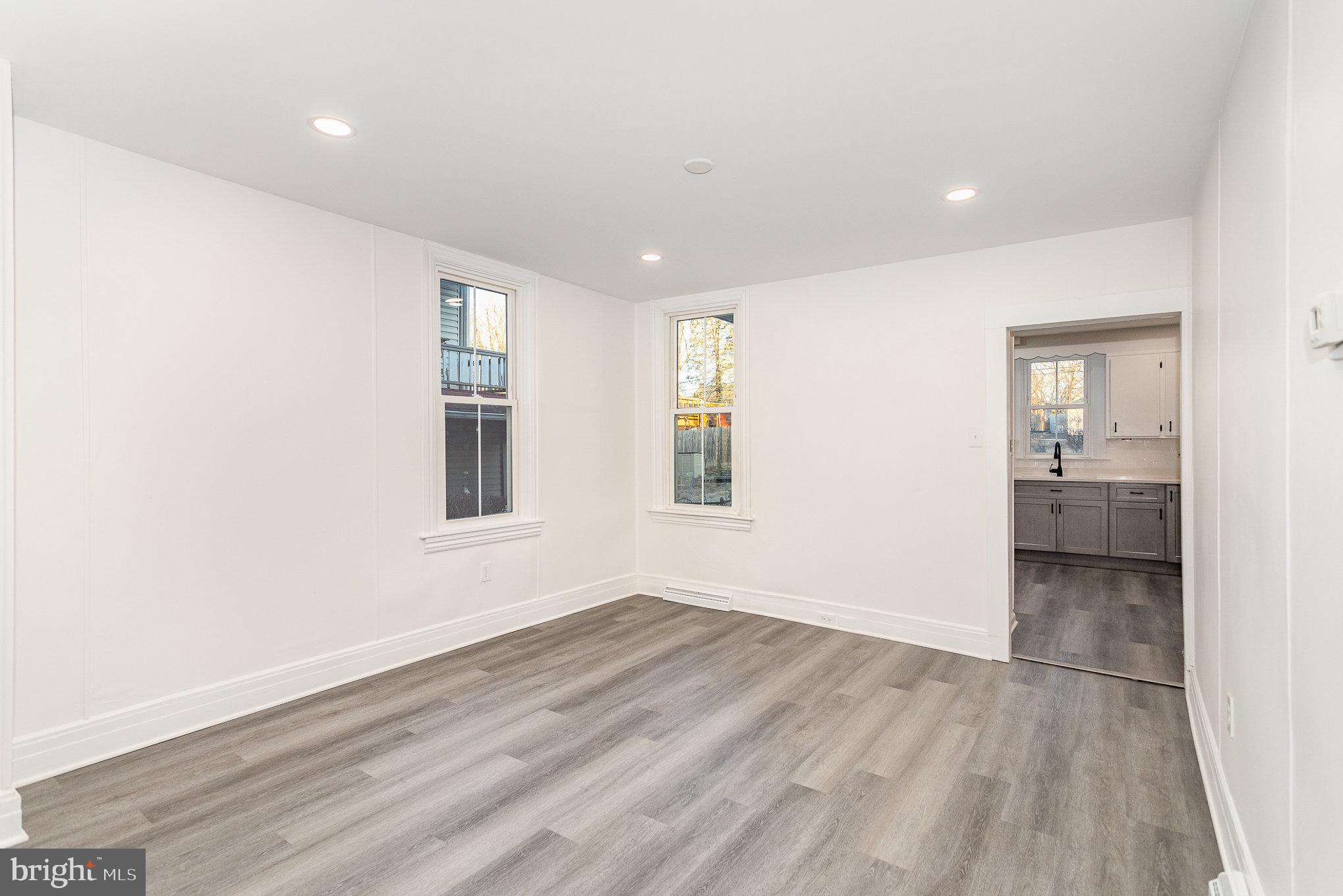 437 E Main St
