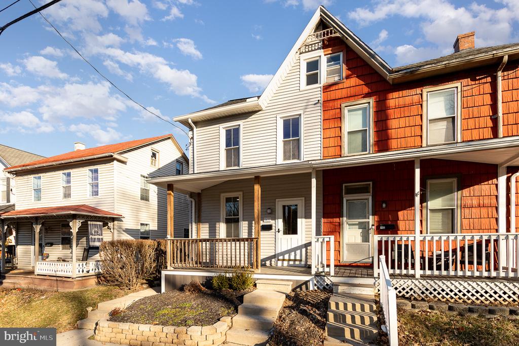 437 E Main St