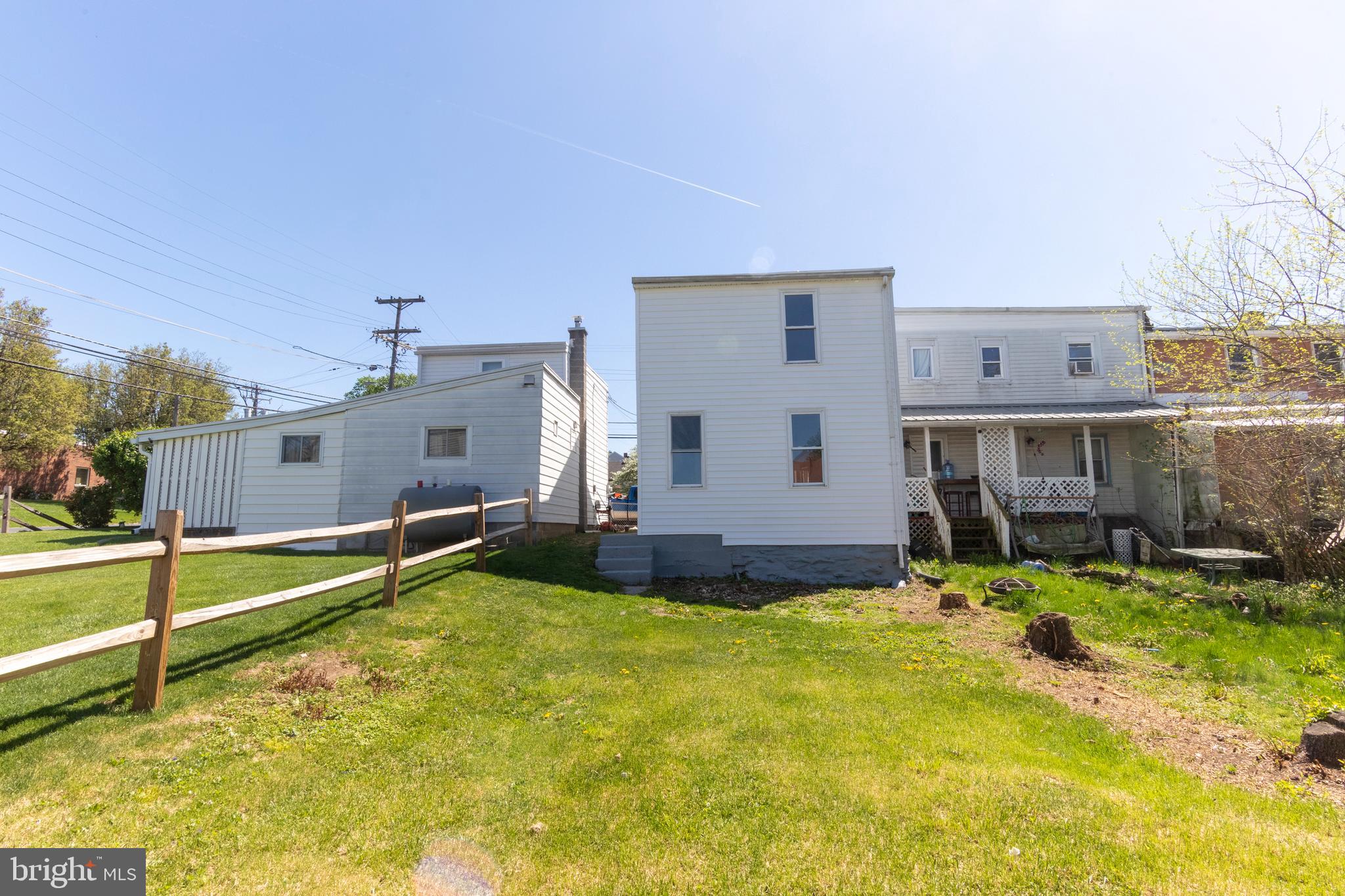 1605 Center St